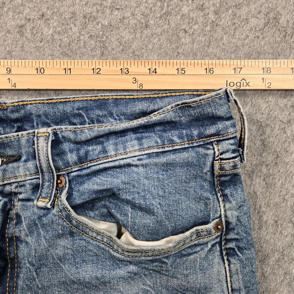 Levis Jeans Mens 34x32 (tag 34x34) Blue Wash Relaxed Straight Distressed Denim